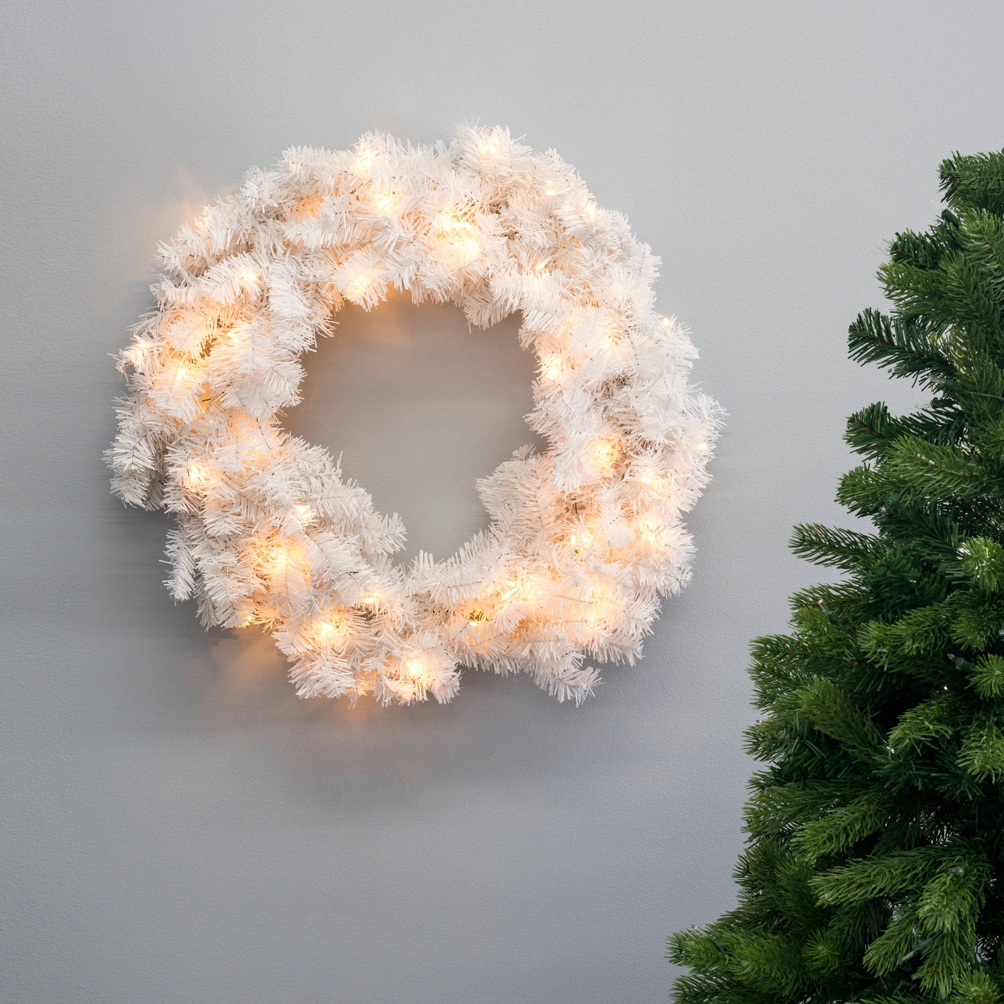 Perfect Holiday 24" Pre-Lit Christmas Crystal White Wreath SpadezStore