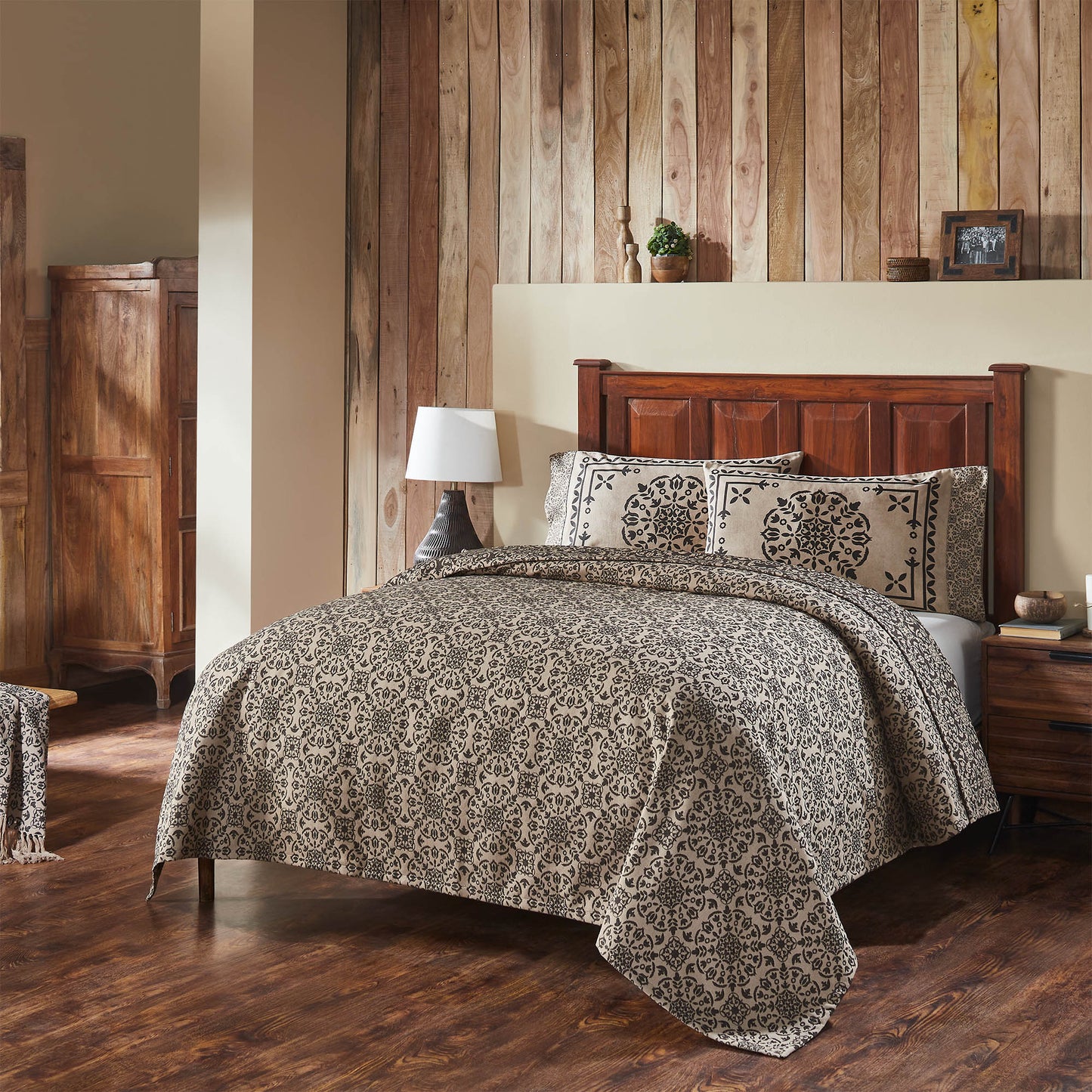 Custom House Black Tan Jacquard King Coverlet 106Wx97L SpadezStore