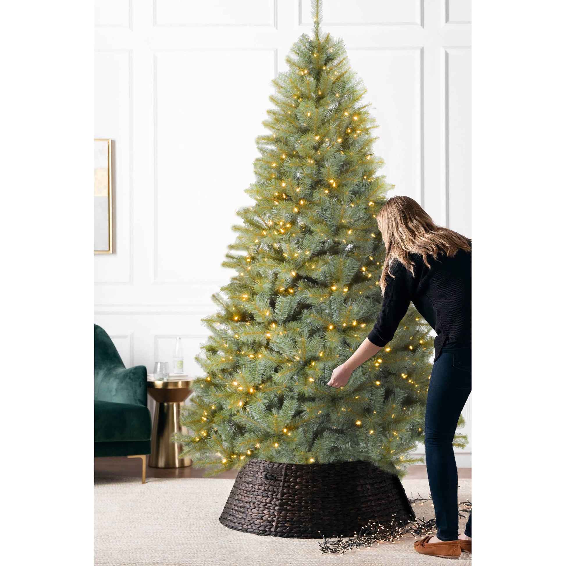 Perfect Holiday 5' Pre-lit Classic Spruce Tree with Metal Stand and Instant Connect SpadezStore