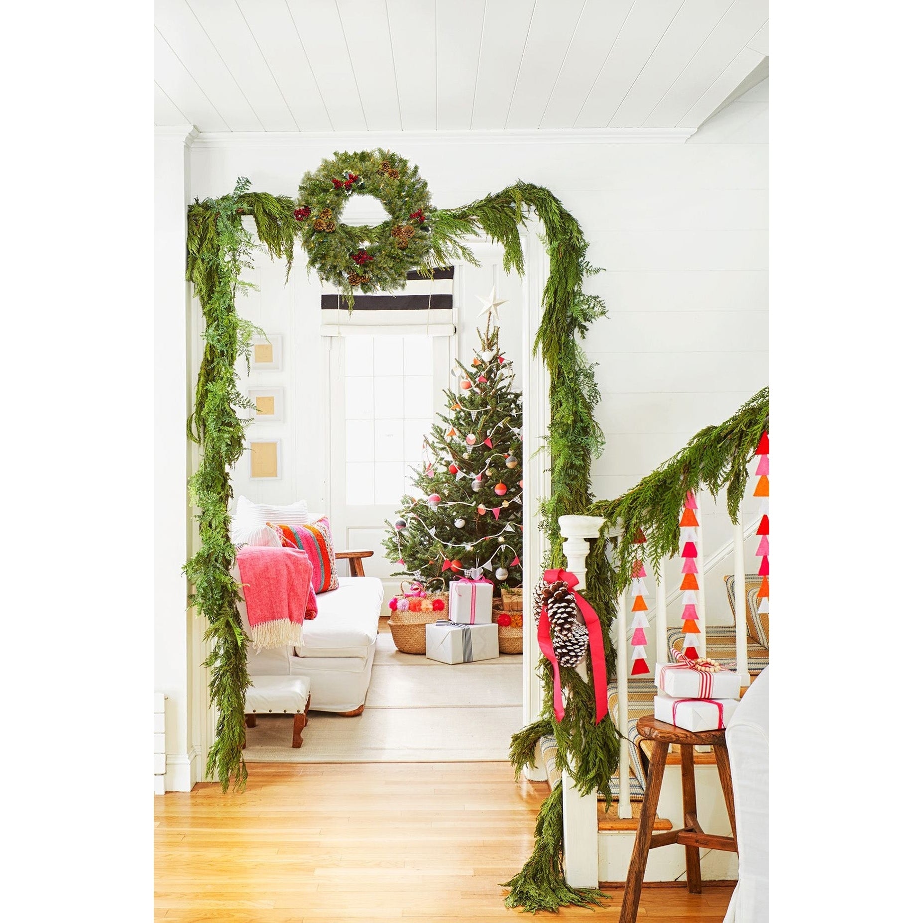 Perfect Holiday 24" Pre-lit Cheyenne Pine Wreath with Pine Cones & Holly Berry Clusters SpadezStore